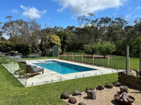 Homestead Loft retreat Heated Pool, Spa, Basketball court, Spa bath in loft
